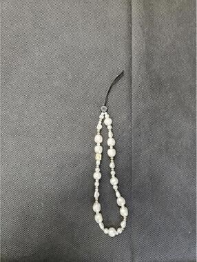 [345]White Beaded Bracelet Letter G Initial Faux Pearl phone band